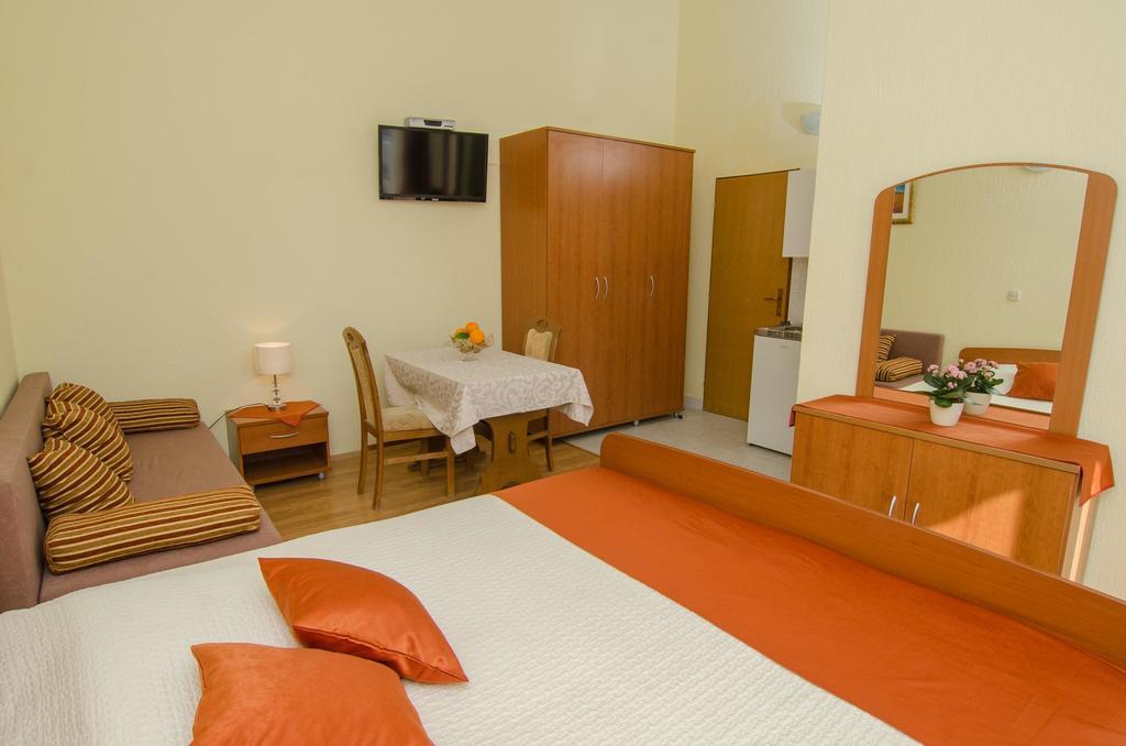 Bed & Breakfast Villa Vrgorac Orebic Exterior photo